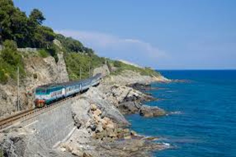 Ritardi e disagi sul nodo ferroviario ligure: pendolari esasperati